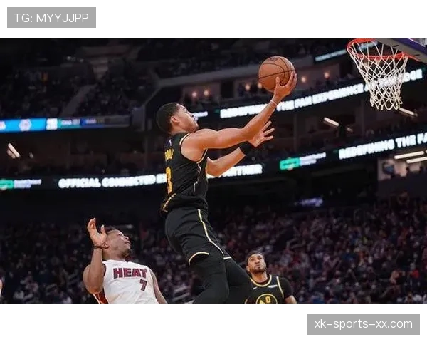 格林挡拆为库里制造空间，防守影响力较上季提升